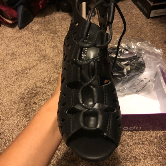 Black heeled wedges - Picture 6 of 6